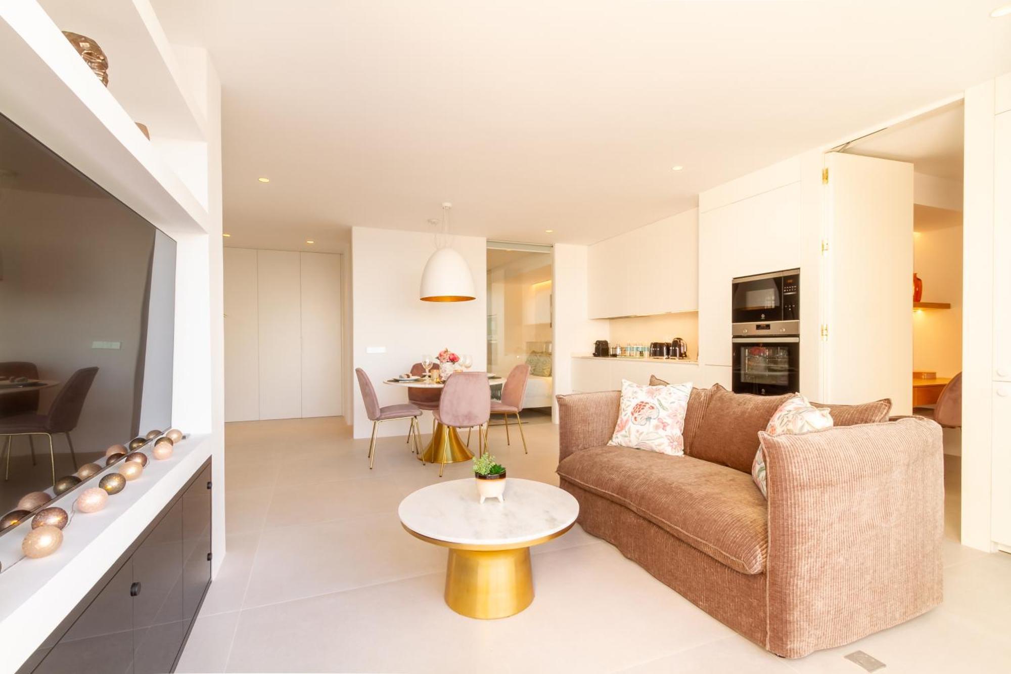 Banus - Brand New And Exclusive Banus Port Seafront Flat Apartment *