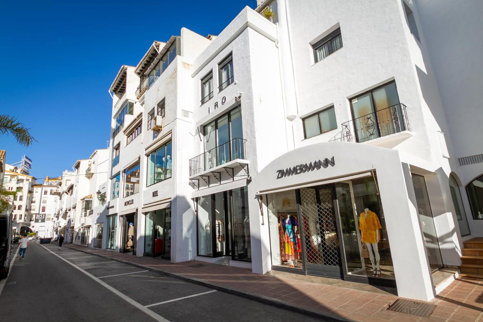 Banus - Brand New And Exclusive Banus Port Seafront Flat Apartment Marbella