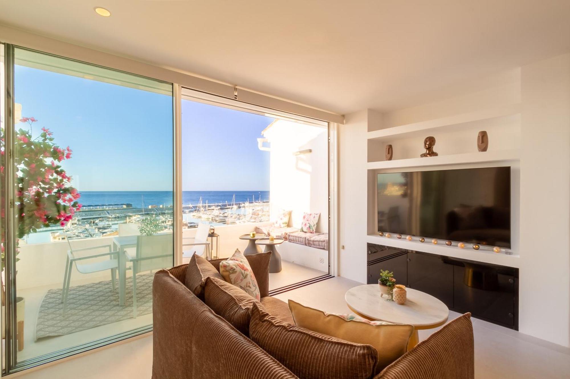 Banus - Brand New And Exclusive Banus Port Seafront Flat Apartment *