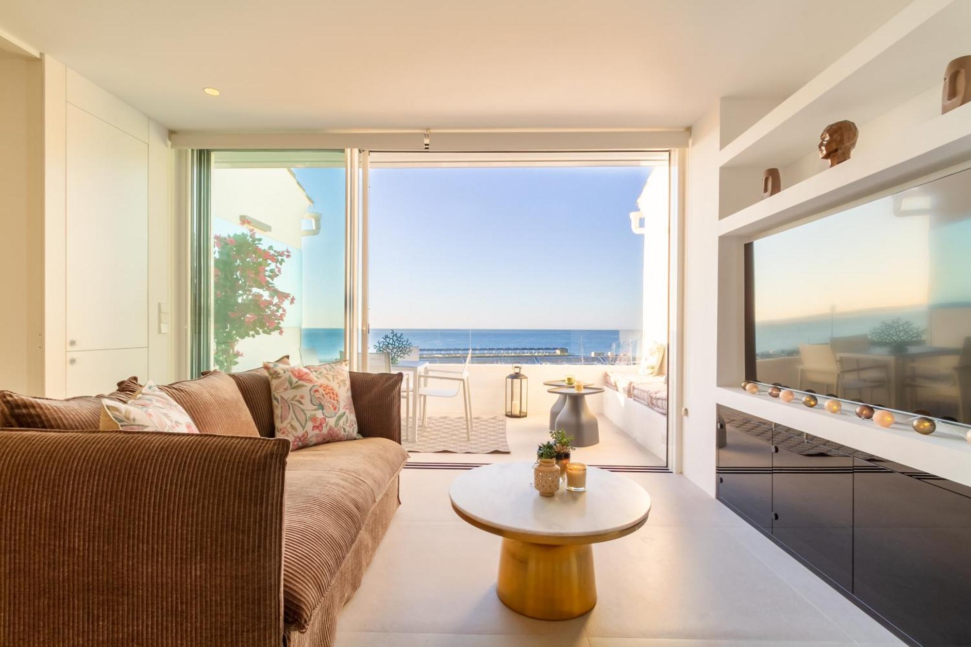 Banus - Brand New And Exclusive Banus Port Seafront Flat *